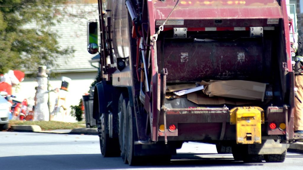 Woman Falls in Dumpster, Gets Compacted by Garbage Truck - The Daily Beast