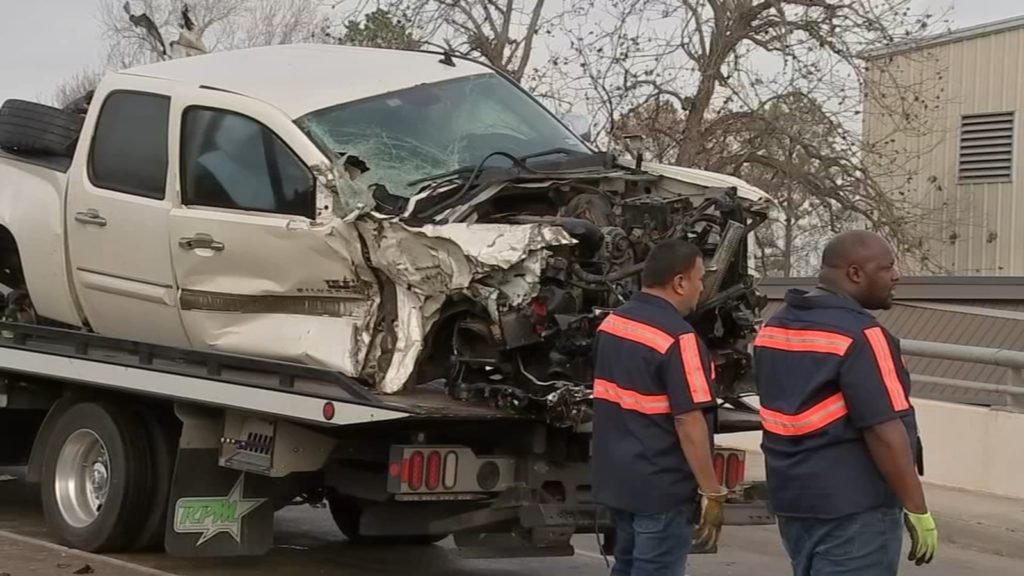 Stolen truck prompts wild scene involving wrecker driver and second stolen vehicle in northeast Harris County - KTRK-TV
