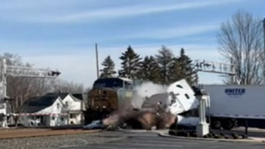 Video captures Ohio driver escaping moments before train slams into truck - Fox News