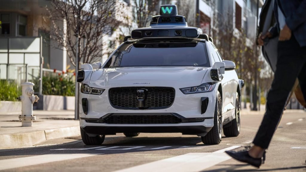 Waymo Driverless Car Didn't See the Human Cyclist It Crashed Into, Company Says - Gizmodo