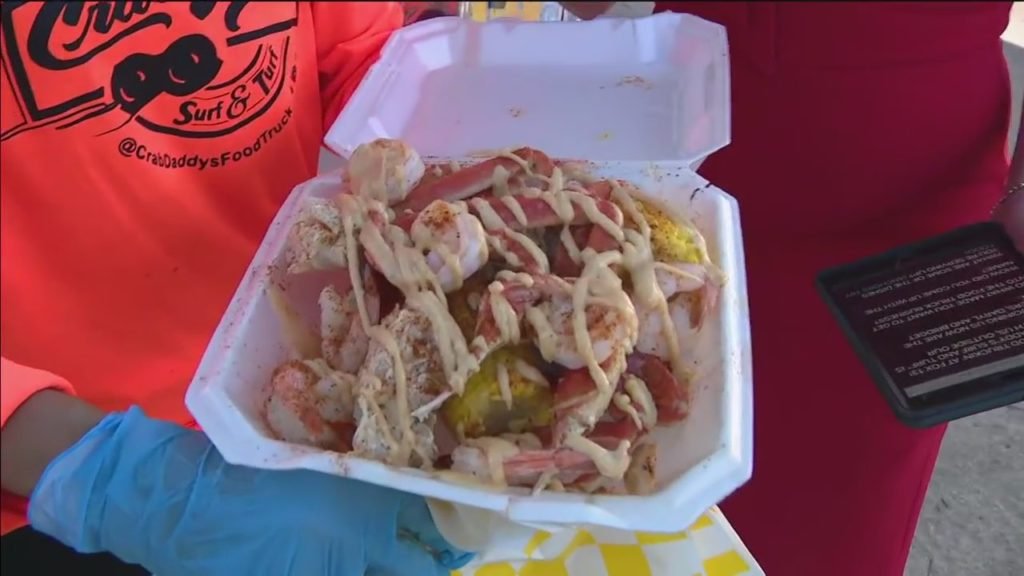 Crab Daddy's Surf & Turf food truck serves southern dishes - FOX 13 Tampa