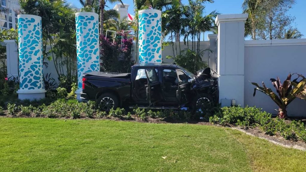 Man seriously injured after slamming truck into front of Sunseeker Resort in Charlotte Harbor - NBC2 News