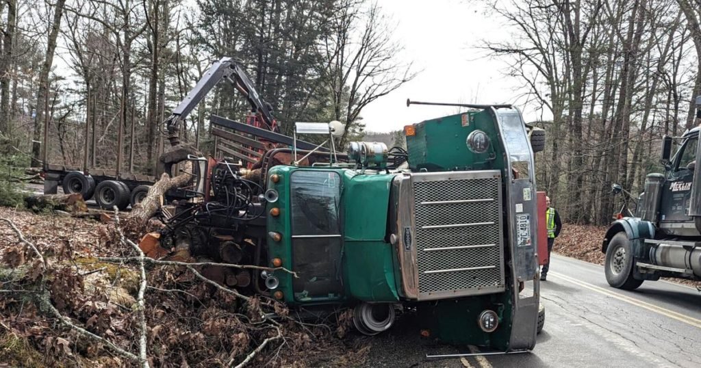 Logging truck crashes in Camden | News - Courier-Gazette & Camden Herald