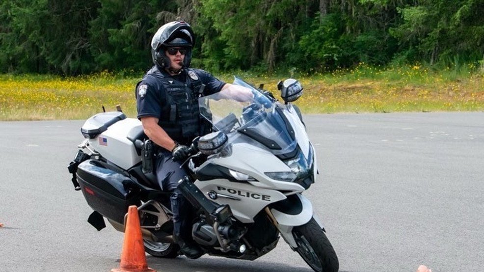 Bellevue extends medical benefits for motorcycle officer who fell onto I-5 - KATU