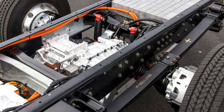 Harbinger delivers first customer electric truck chassis to RV maker Thor - Ars Technica