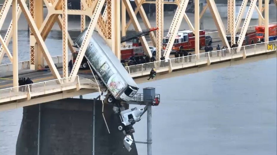 Driver pulled from truck dangling from Louisville bridge over Ohio River in dramatic rescue - Fox News