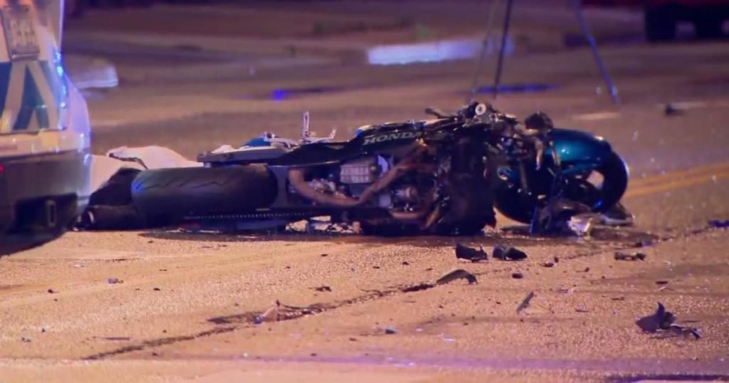 Man dies in Chicago motorcycle crash after running red light - CBS News