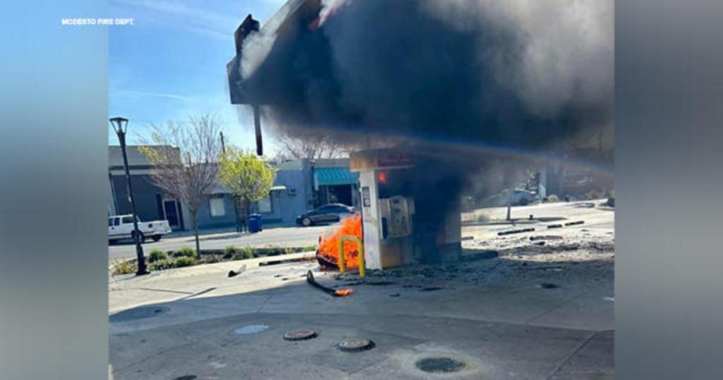 Motorcycle catches fire while fueling up at Ceres gas station - CBS Sacramento