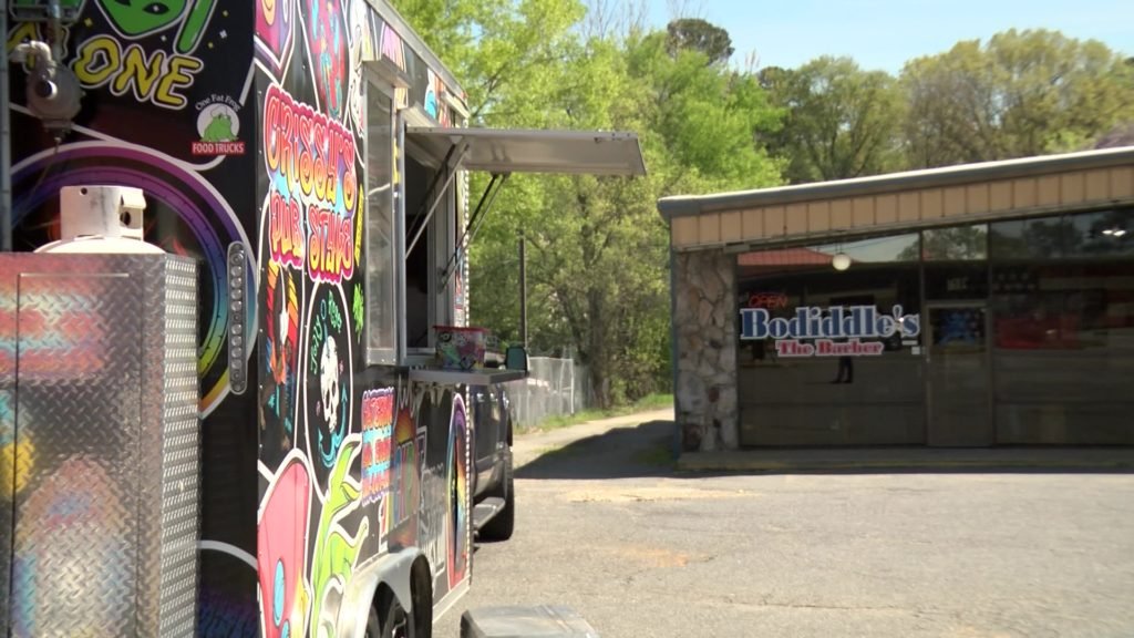Benton food truck and barber shop team up to fight homelessness - KARK