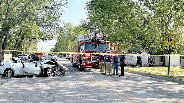 Three people die, another injured in head-on collision in Farmington - Northwest Arkansas Democrat-Gazette