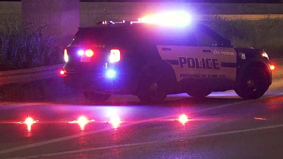 Early morning crash leaves woman motorcycle passenger dead, driver seriously injured - WOAI
