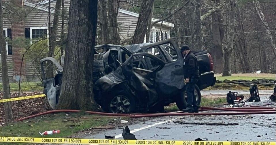 Driver killed as truck hits tree in Pelham, bursts into flames - The Union Leader