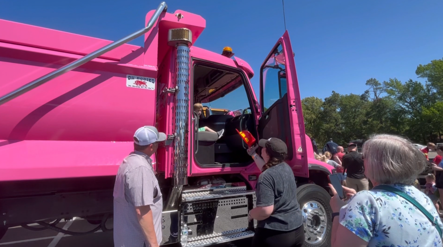 Junior League of Tyler gives back with their Touch a Truck event - Yahoo! Voices