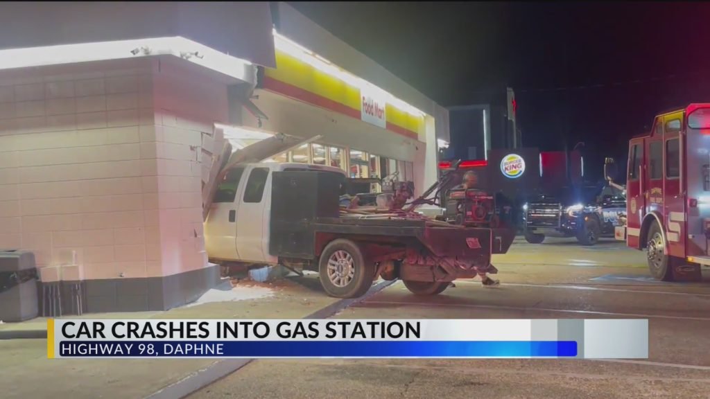 UPDATE: Man arrested after crashing into Daphne gas station: Police - WKRG News 5