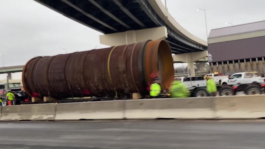 I-95 North in Philadelphia closes after truck hits overhead railroad bridge - Fox News
