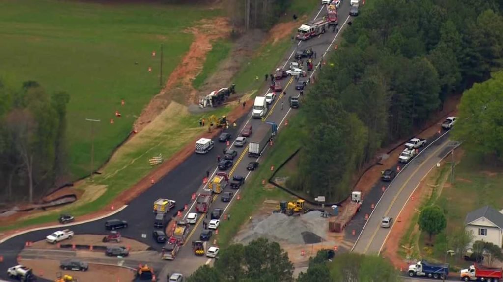South Carolina: Multi-vehicle crash involving cement truck - WYFF4 Greenville