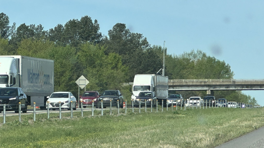 Traffic backed up on I-40 east of Alma - 4029tv