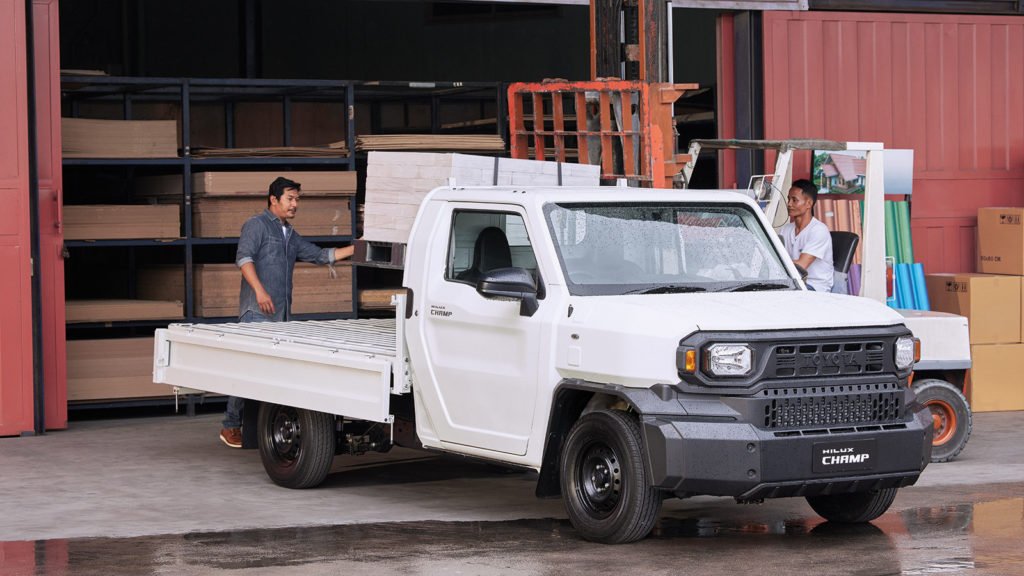 The Pros And Cons Of Owning Toyota's $13,000 Pickup Truck - SlashGear