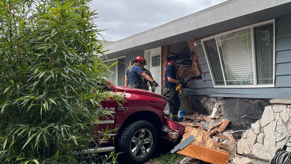 Driver 'seriously' injured after runaway truck hauling RV crashes into Edmonds home - KOMO News