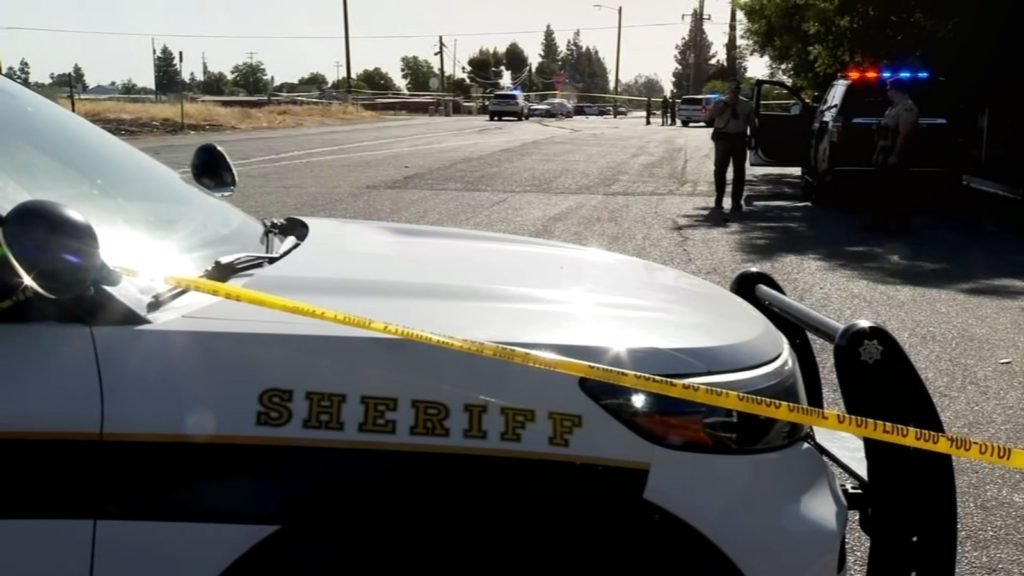 Motorcycle crashes into vehicle during chase with Fresno County sheriff's deputies, officials say - KFSN-TV