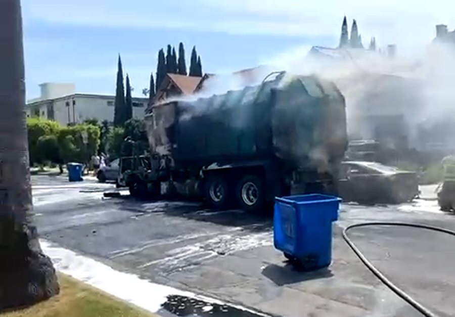 Trash truck erupts in flames, chars parked cars in Los Angeles neighborhood - Yahoo! Voices
