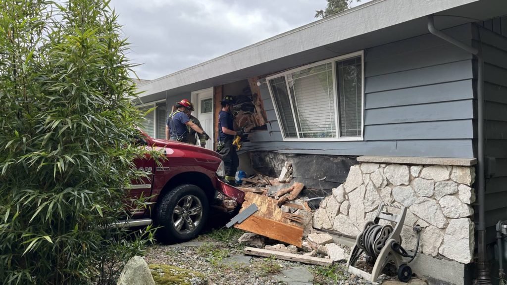 Driver injured after truck crashes into Edmonds home - KIRO Seattle