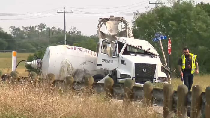 Deadly crash involving concrete truck shuts down Loop 1604 in SE Bexar County - KSAT San Antonio