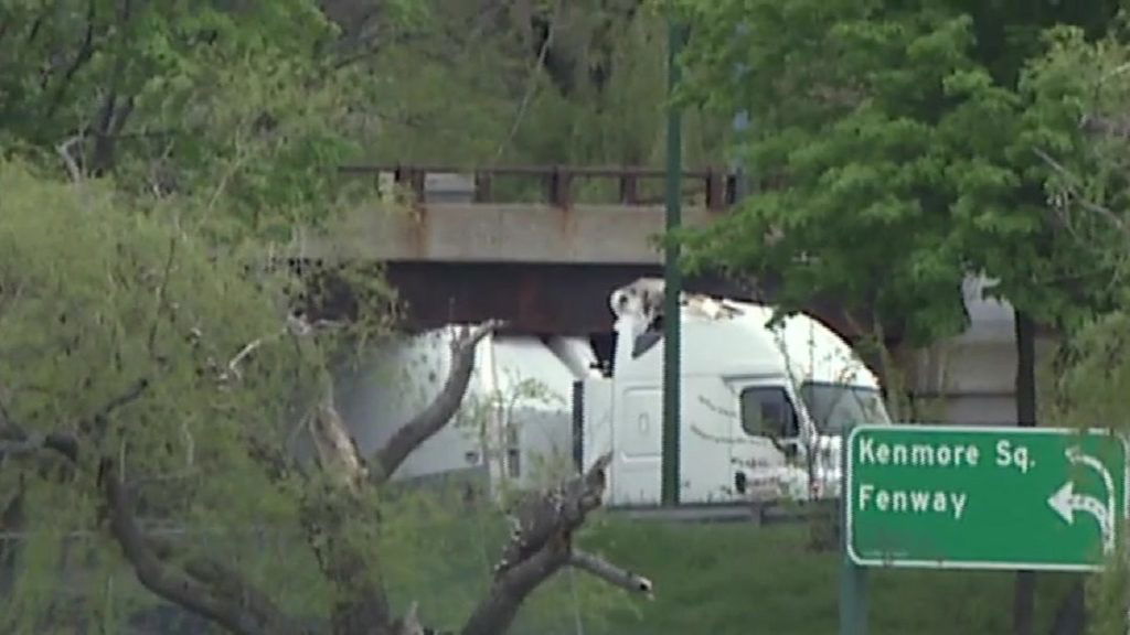 Part of Storrow Drive closed after truck strikes bridge - Boston News, Weather, Sports - Boston News, Weather, Sports | WHDH 7News