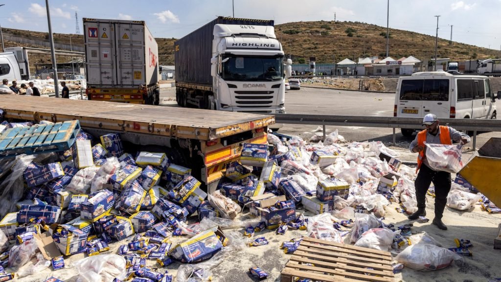 Far-right Israeli settlers step up attacks on aid trucks bound for Gaza - The Washington Post