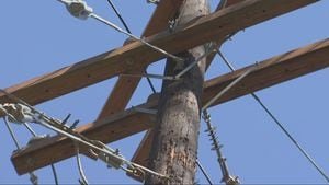 Thieves may have used bucket truck to reach overhead cable as copper wire thefts spike - Yahoo! Voices