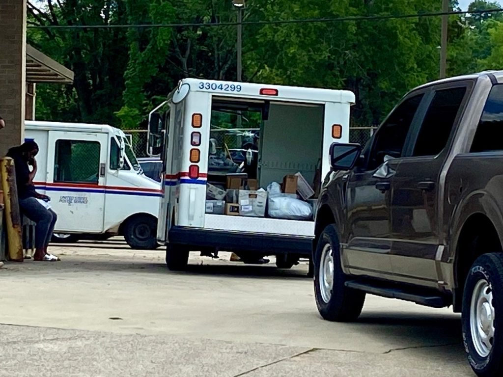US Postal Service mail truck peppered by gunfire in Birmingham - AL.com