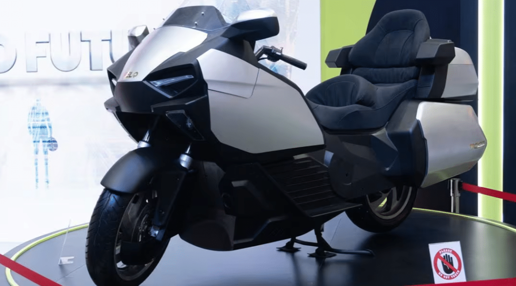 World's largest electric motorcycle to change industry - Supercar Blondie