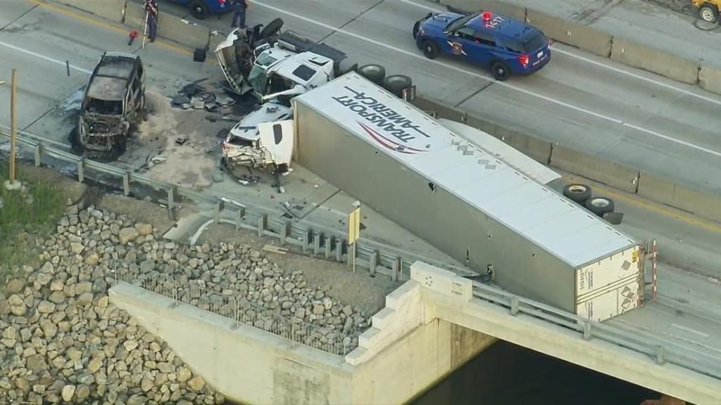 Fatal crash involving semi-truck closes I-75 at Otter Creek in Monroe County - Yahoo! Voices
