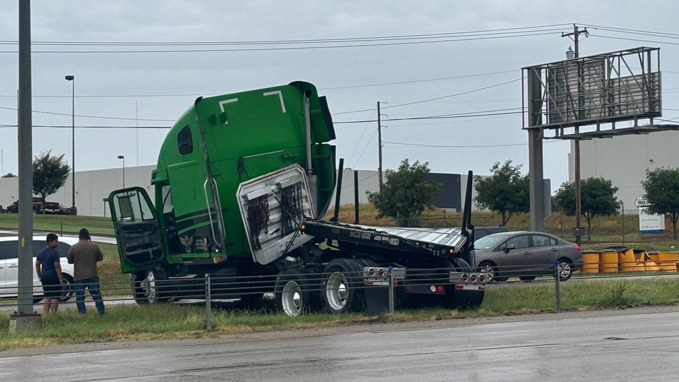 Semi-truck crash slows traffic on I-35 southbound in Oklahoma City - KOKH FOX25